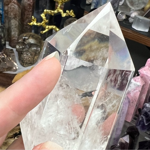 Clear quartz tower (3” tall) - Picture 17 of 17